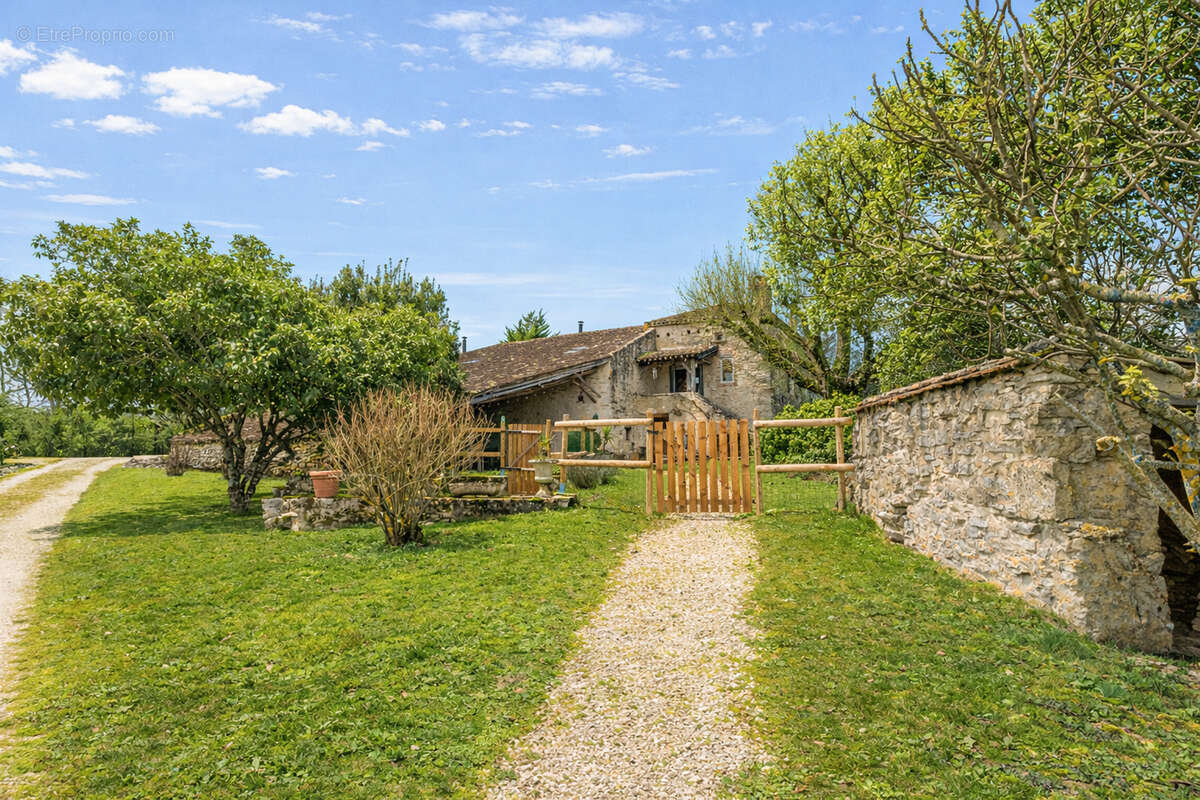 Propriété de campagne avec gîte, écuries et dépendances - photo 8