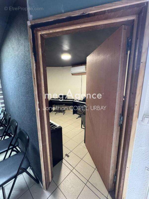 Local commercial 58 m2 cayenne - photo 11