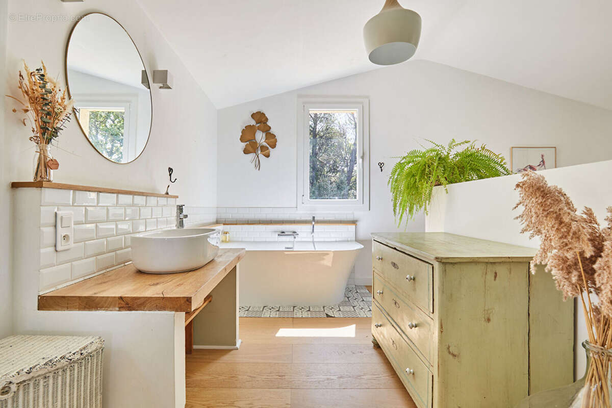 Le calme d'une impasse, sans s'éloigner de rien. Lourmarin, 4 chambres, piscine - photo 12