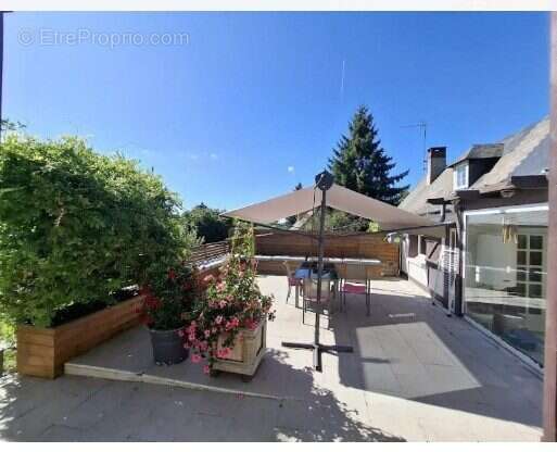 Maison à LES HOGUES