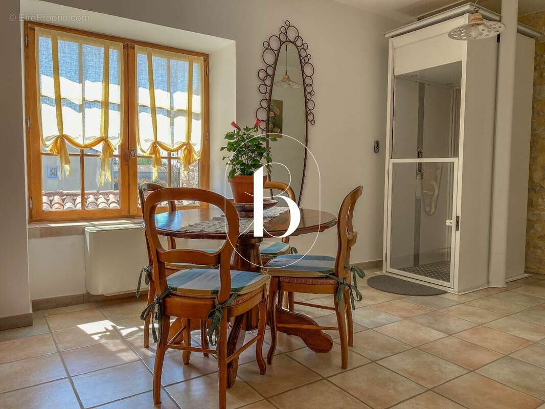 Maison à BARJAC