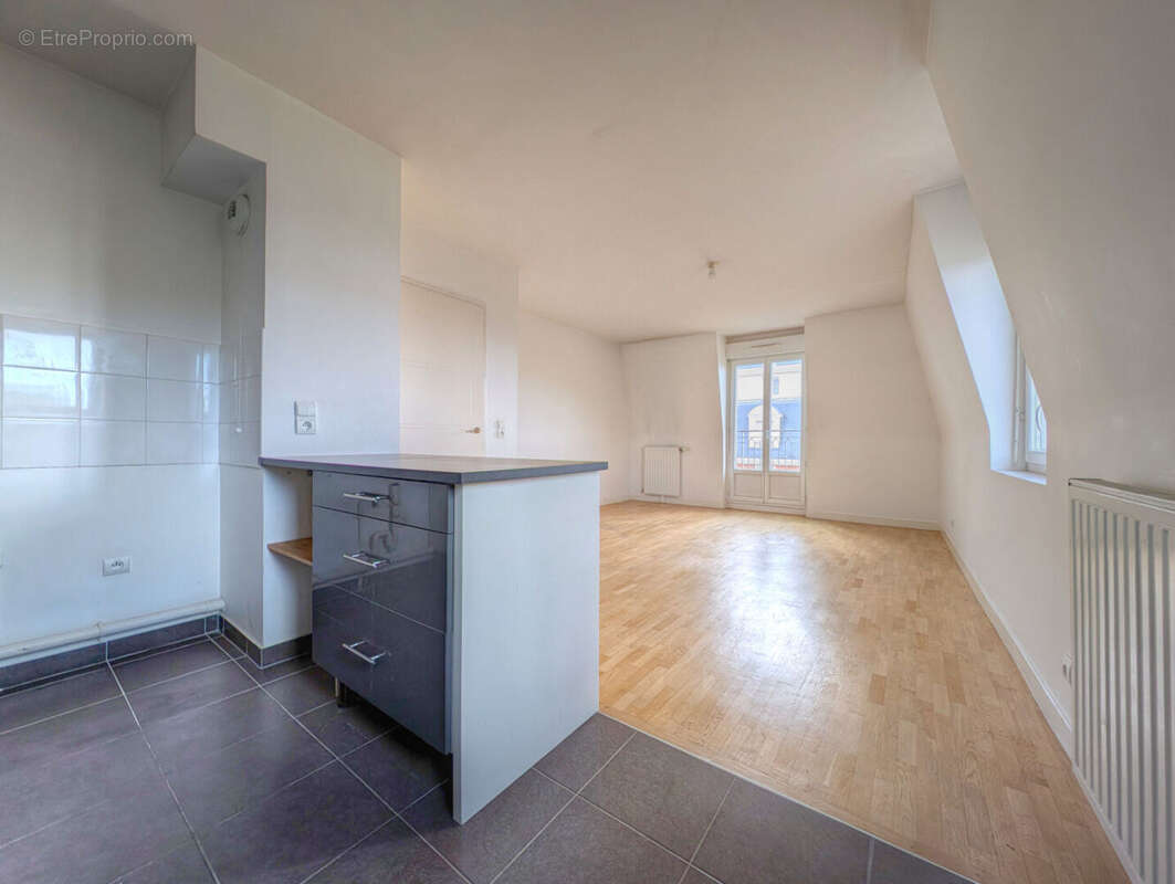 Appartement à LA GARENNE-COLOMBES