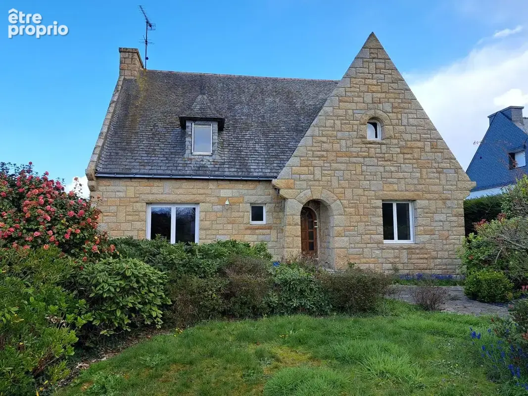 Maison à LA ROCHE-DERRIEN