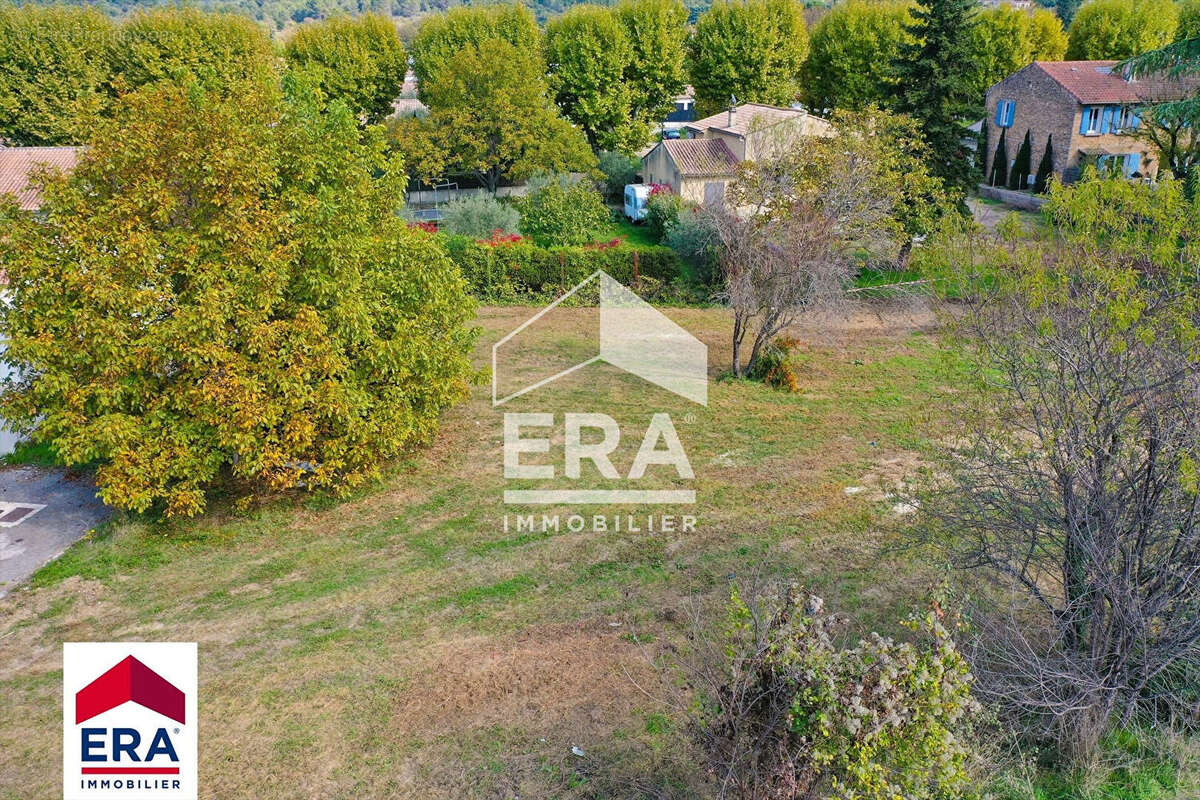 Terrain à MALEMORT-DU-COMTAT