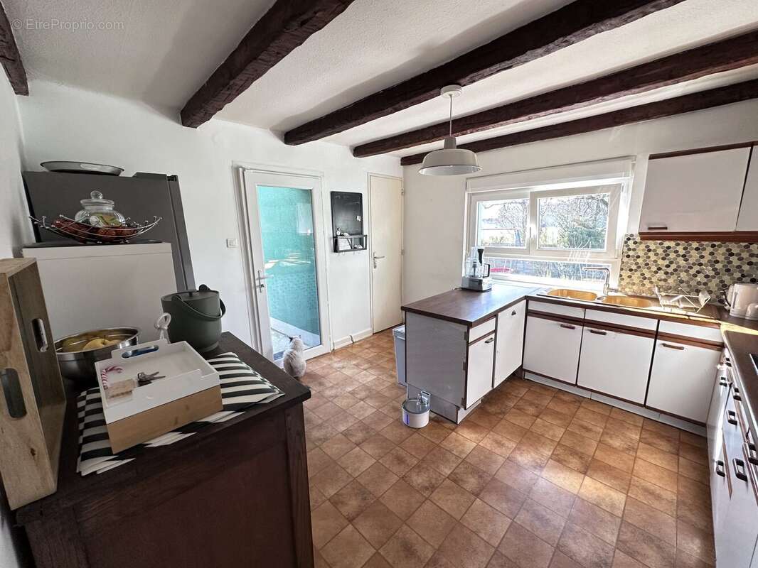 Grand cuisine avec accès au jardin - Maison à SOUFFELWEYERSHEIM