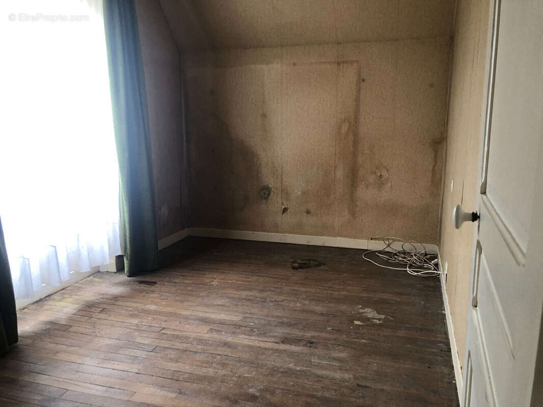 Maison en pierre avec fort potentiel - Terrain de 792 m² - photo 7