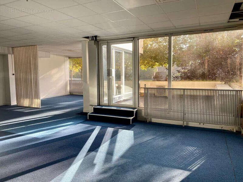 Commerce à SURESNES