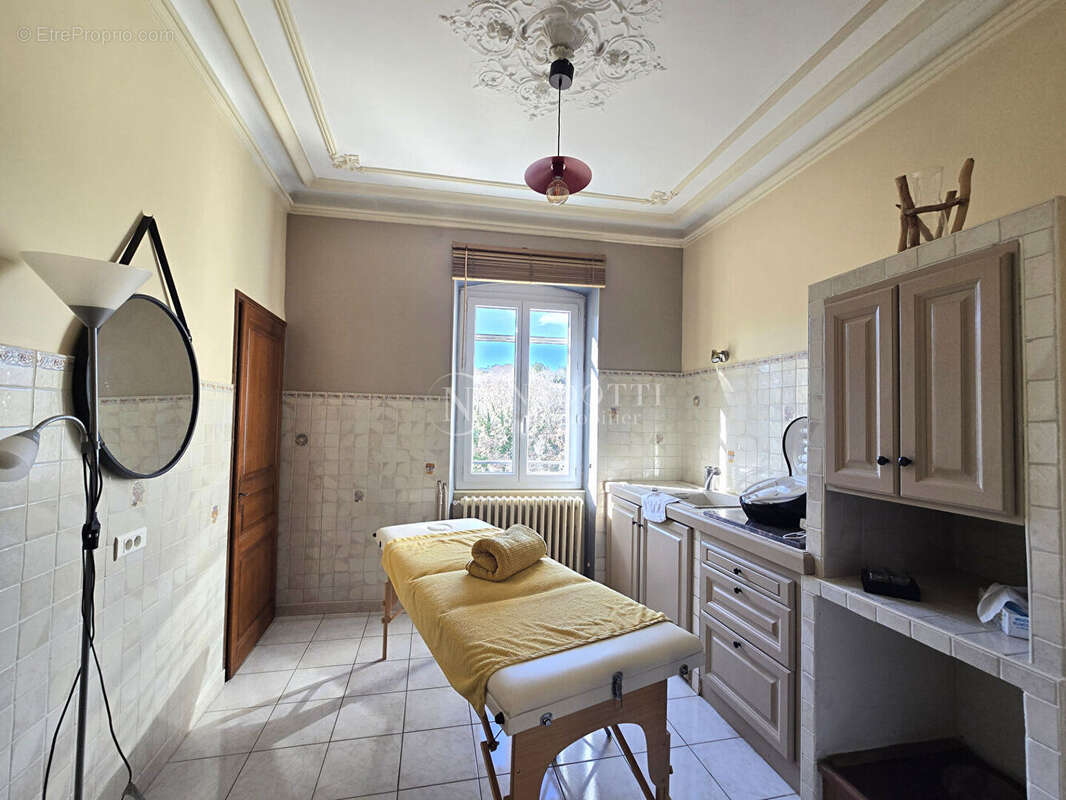 Immeuble haussmannien de 400m² APT - photo 13