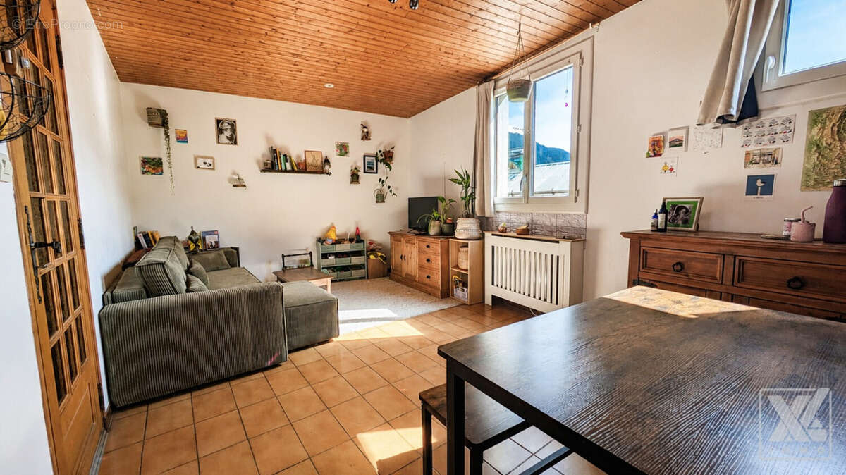 BRIANÇON – Joli T2 traversant de 51,79 m2 + Cave - photo 2