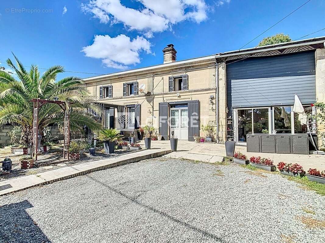 Maison à CIVRAC-DE-BLAYE