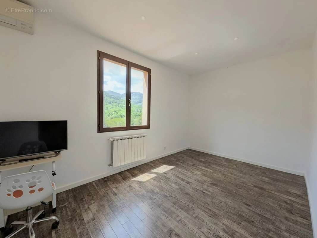 Sospel – À 35 minutes de Monaco – 5 pièces familial en duplex de 111 m² – Terrasse – Balcon - photo 16