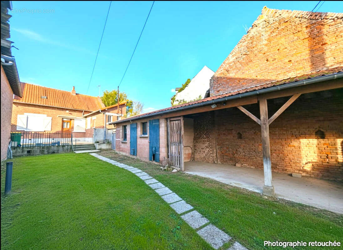 Maison à SAINT-SAUFLIEU