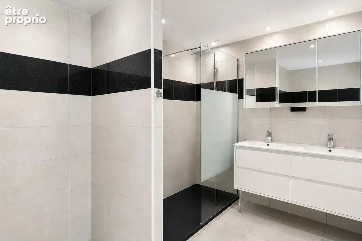Maison de 6 pièces de 130 m² à Lapeyrouse-Mornay - photo 12