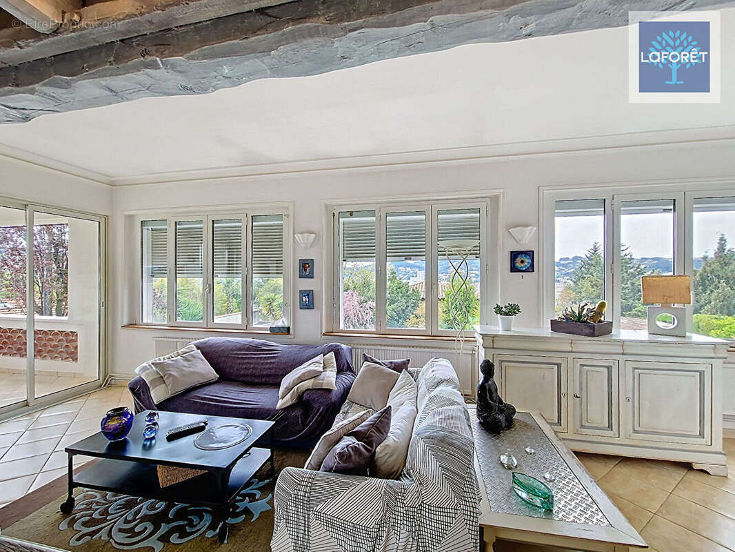 Appartement à VALLAURIS