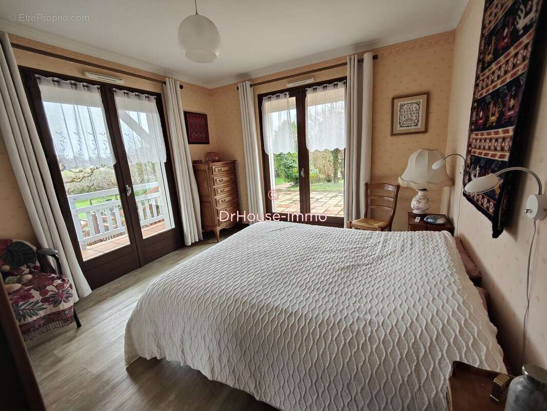Maison à FLEAC