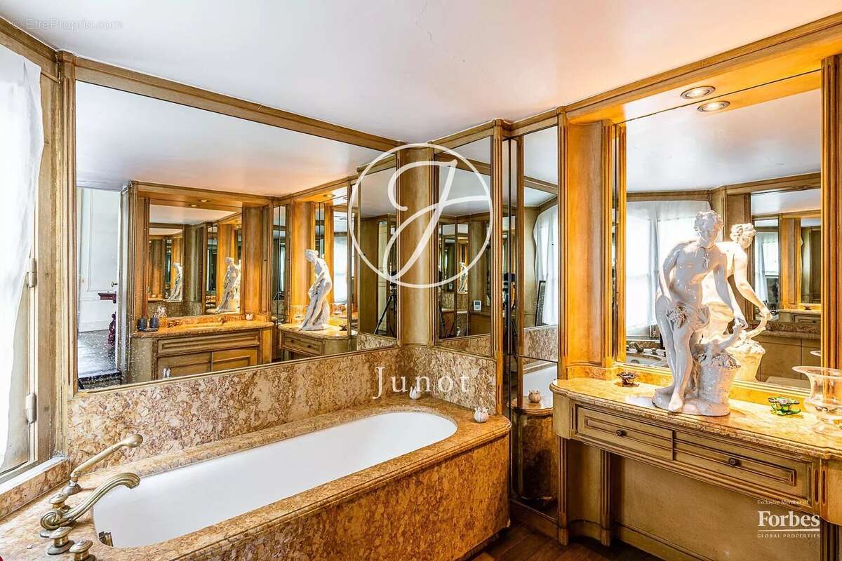 Appartement à PARIS-7E