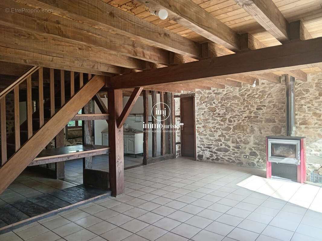 Maison à BUJALEUF