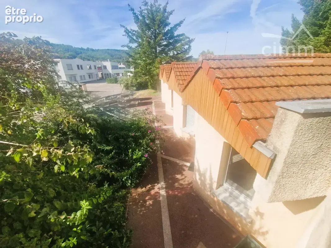 BOURGOIN-JALLIEU – BIEN RARE ! 381,50 m² sur 1 528 m² : maison de fonction 85,50 m² + 6 bureaux + garage – Fort potentiel locati - photo 23
