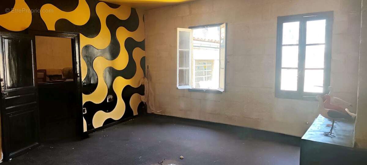Pièce 26 m² au 4ème étage - Appartement à BORDEAUX