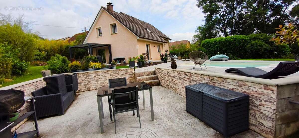 Rare à la vente : maison familiale avec piscine et terrain 18 ares - photo 4