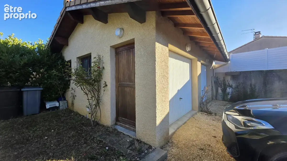 Maison avec piscine, sous-sol complet et double garage. - photo 11