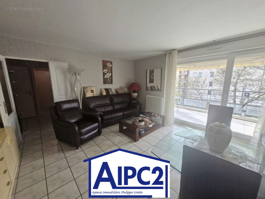 Bron centre  appartement type 2 avec terrasse - photo 3