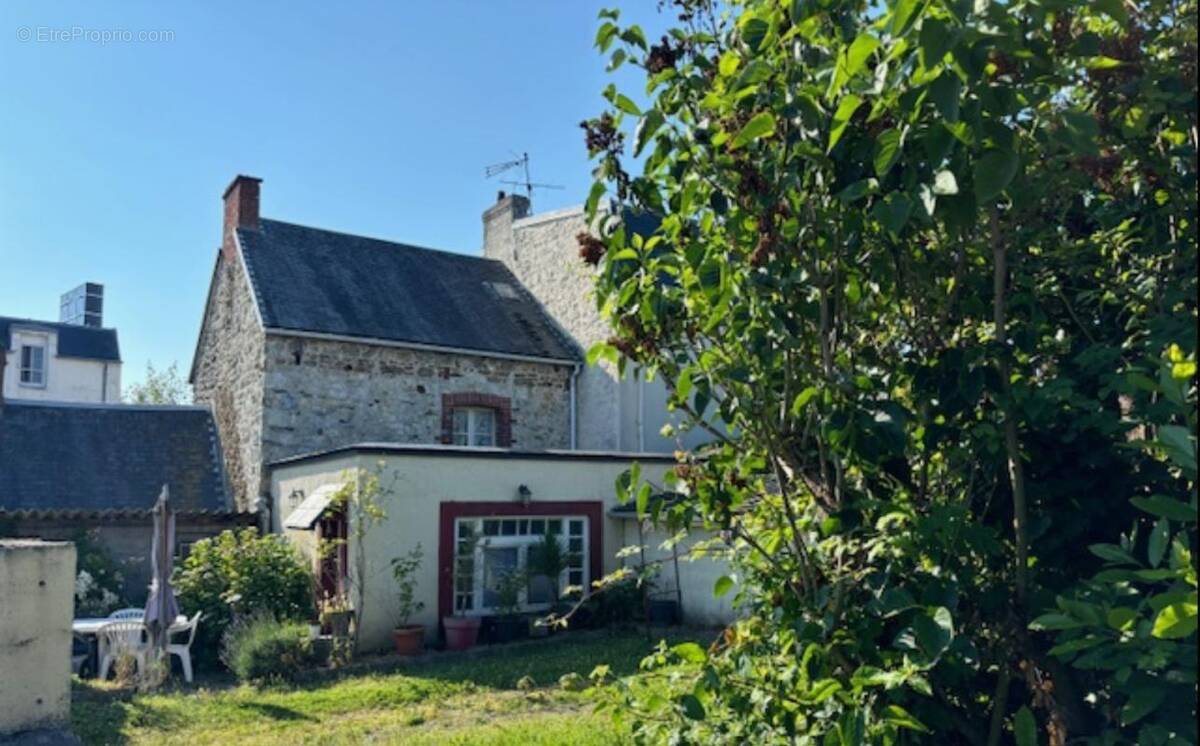 Maison à DONVILLE-LES-BAINS