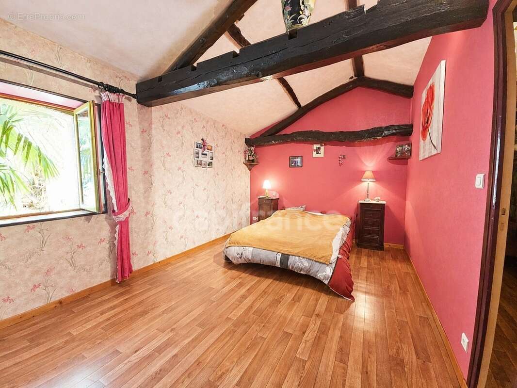 Maison individuelle, 3 chambres, 2254m2 de jardin clos, arboré et aménagé, au calme, pas de voisinage proche, exposée sud, 1h de - photo 5