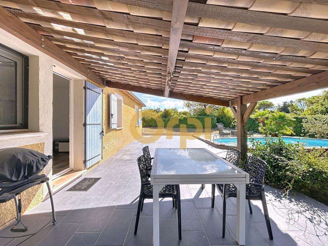 Maison à BAGNOLS-EN-FORET