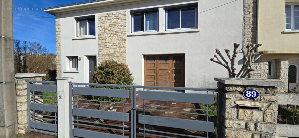 Maison de ville de type 6, jardin et garage privatif sur un terrain de 450 m² - photo 2