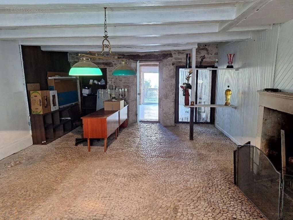 Maison à CHASSENEUIL-SUR-BONNIEURE