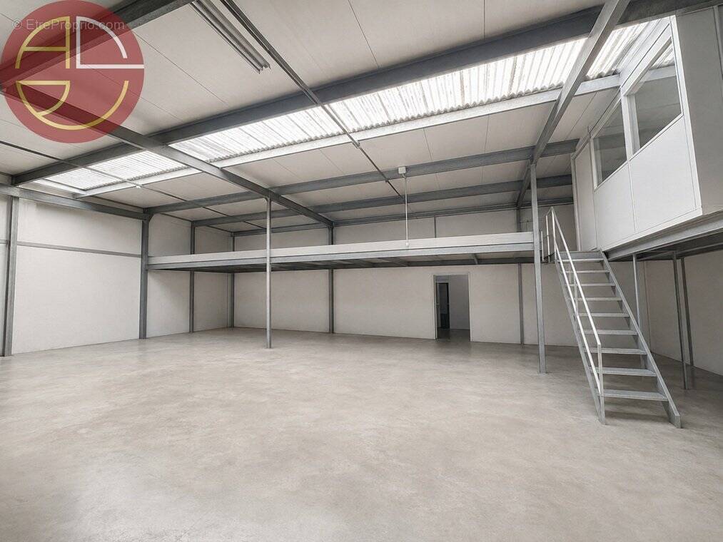 Commerce 680 m² à L'union  - photo 1