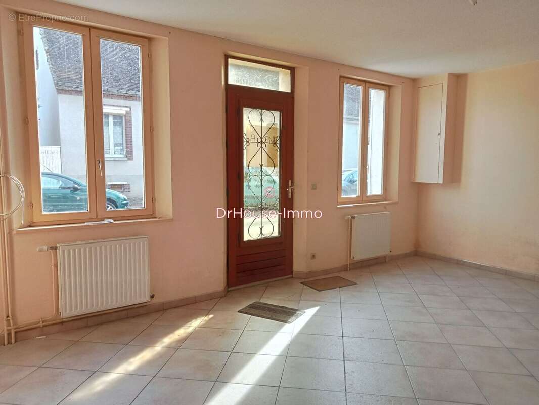 Maison à GY-LES-NONAINS