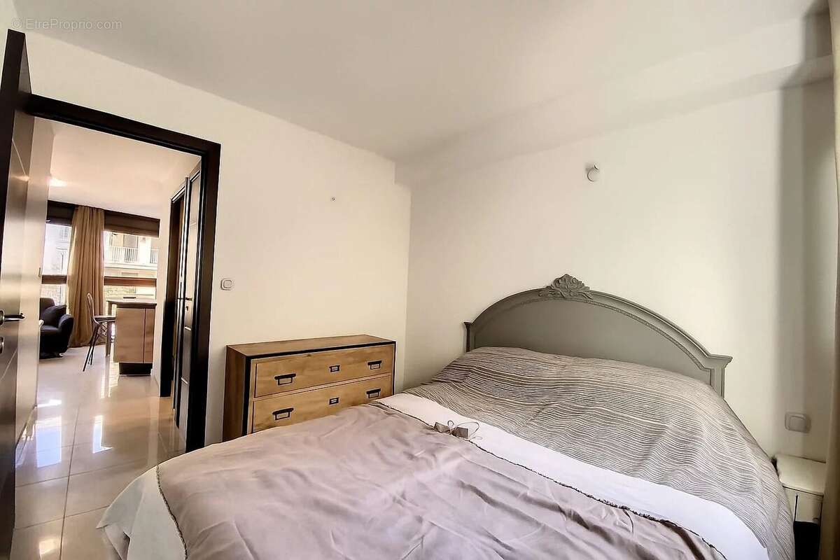 Appartement à SAINT-CYR-SUR-MER