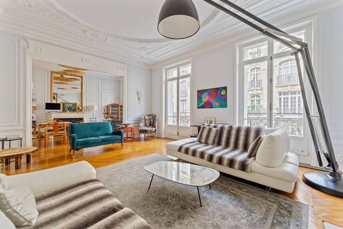 Appartement à PARIS-16E