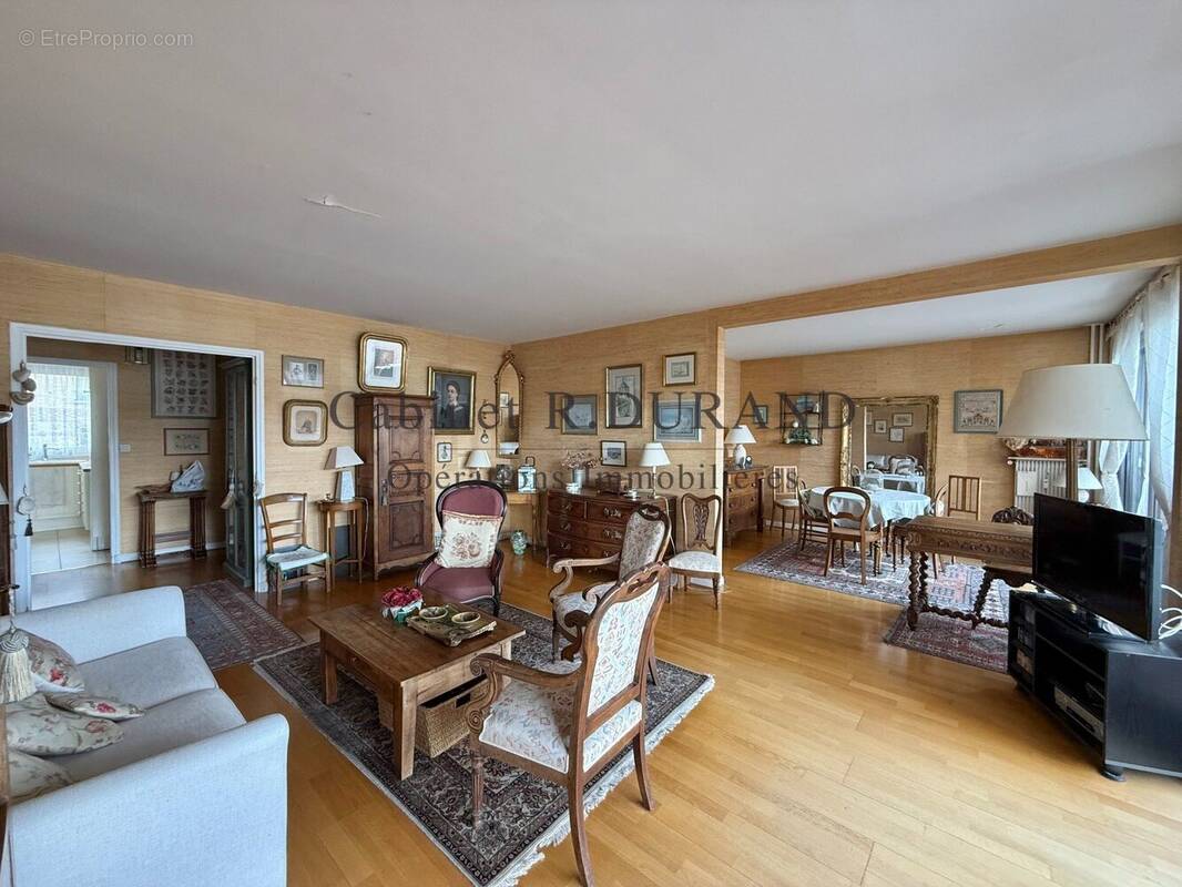 Appartement à COURBEVOIE