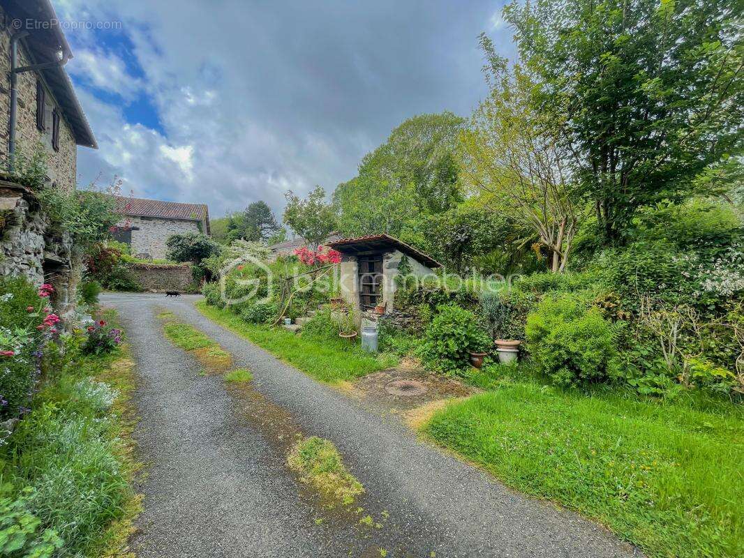 Maison à CHAMPAGNAC-LA-RIVIERE