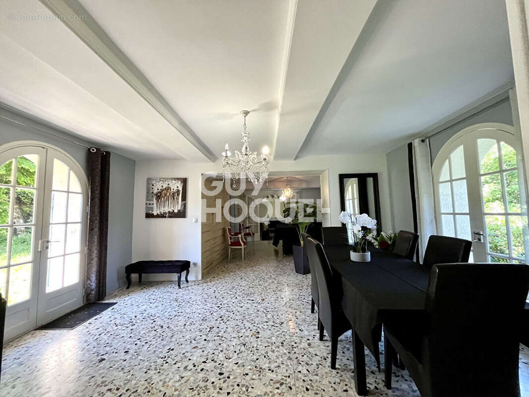 Maison à MEZIERES-SUR-SEINE