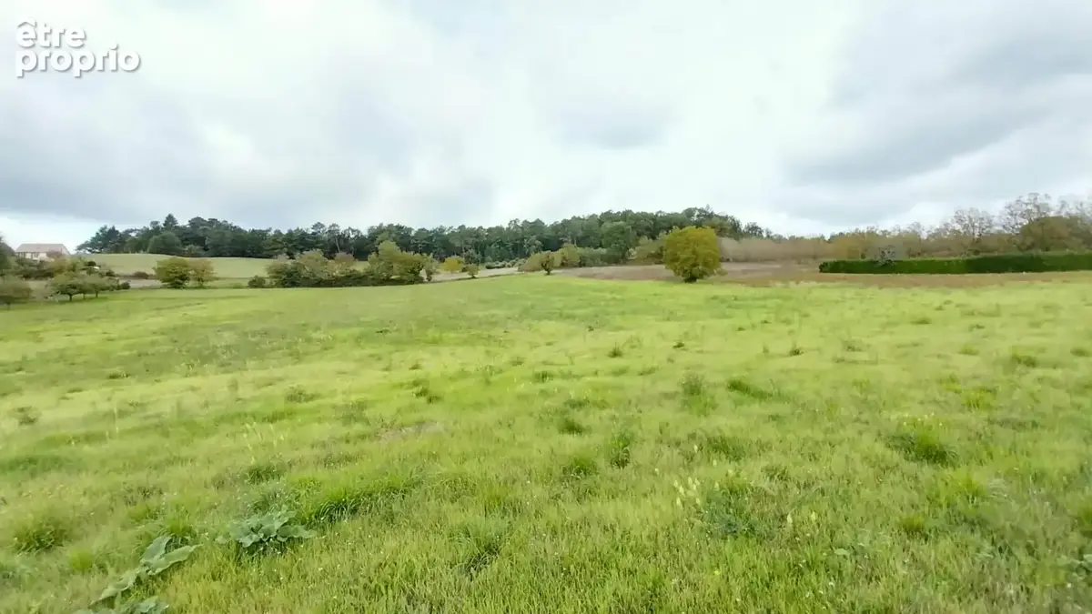 Terrain à SAINT-GERMAIN-DU-SALEMBRE