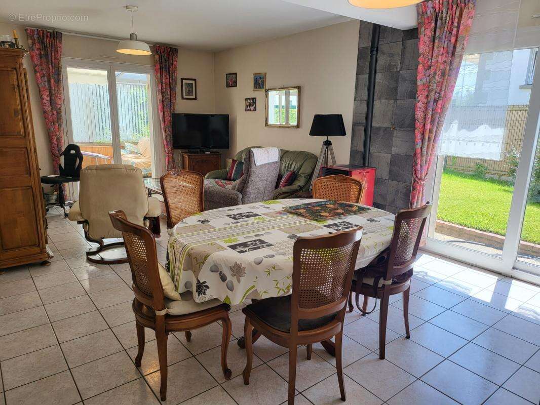 Maison de 101.52 m² plus une véranda de 14.50m² sur jardin clos de 552 m², 4 chambres. plages et commerces à pied - photo 3