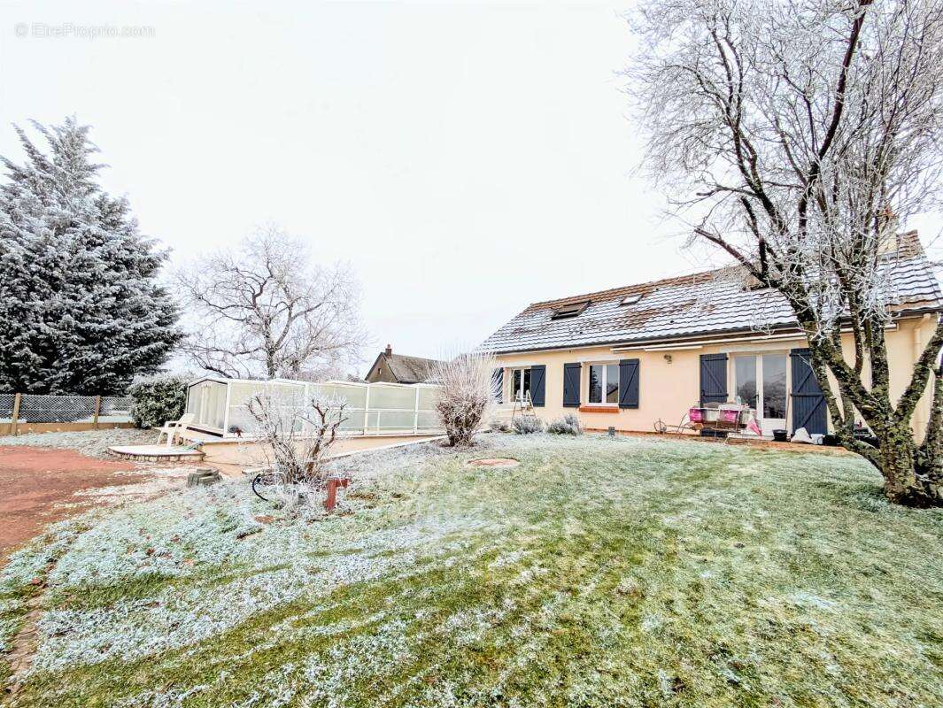 Maison à LES BORDES
