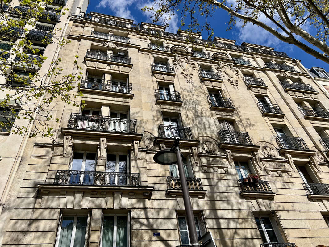 Appartement à PARIS-14E