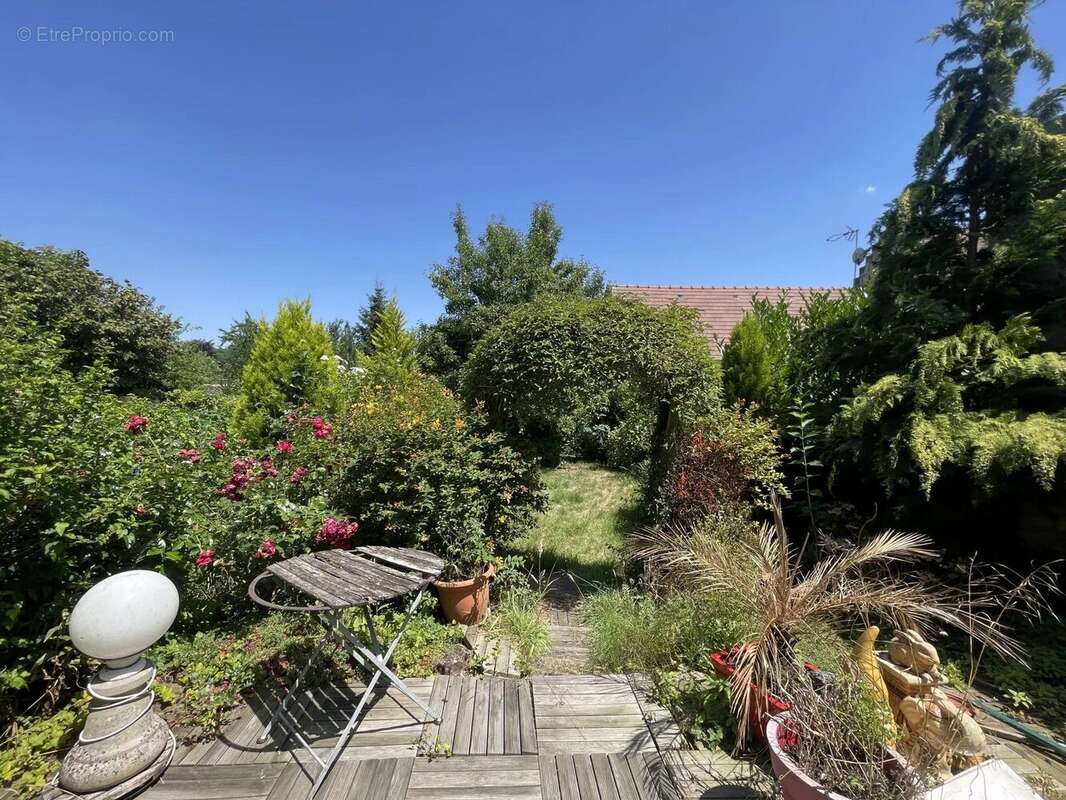 Maison à BRUYERES-ET-MONTBERAULT