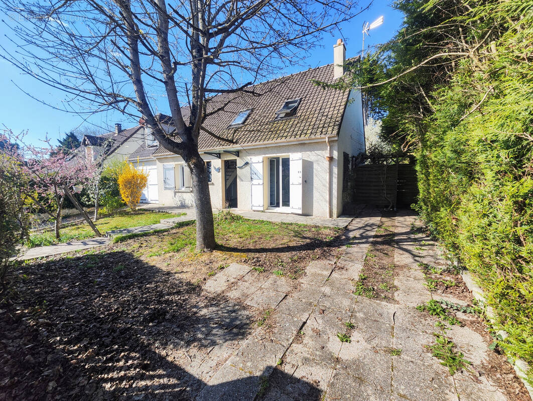 Maison à LE MEE-SUR-SEINE