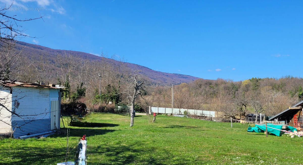 Terrain à INJOUX-GENISSIAT