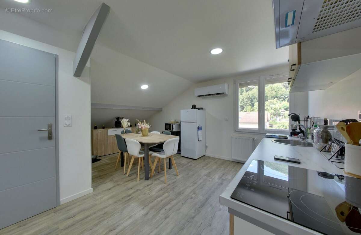Maison 227 m² à Fontanil-Cornillon  - photo 7