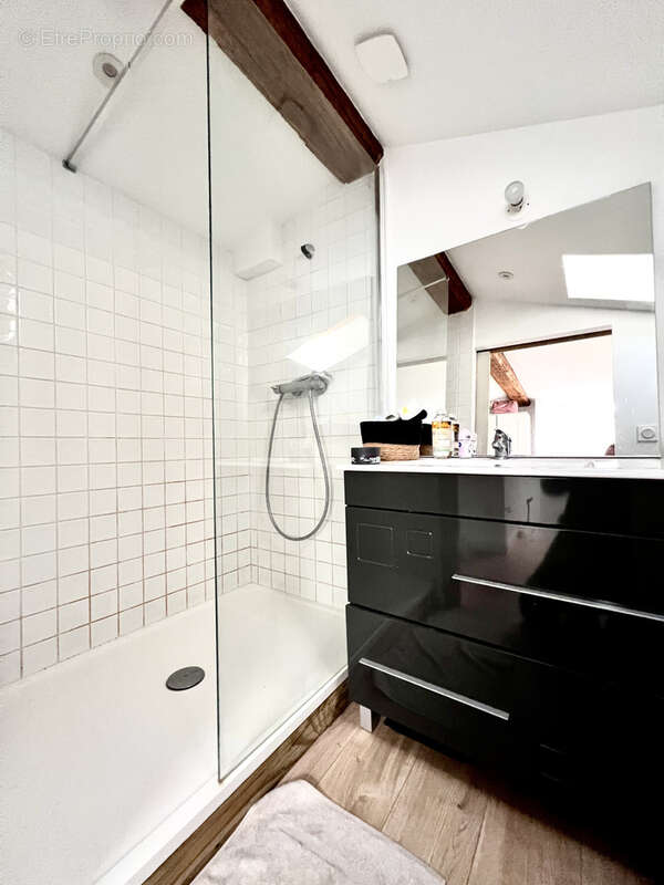 Appartement à SAINT-JEAN-BONNEFONDS