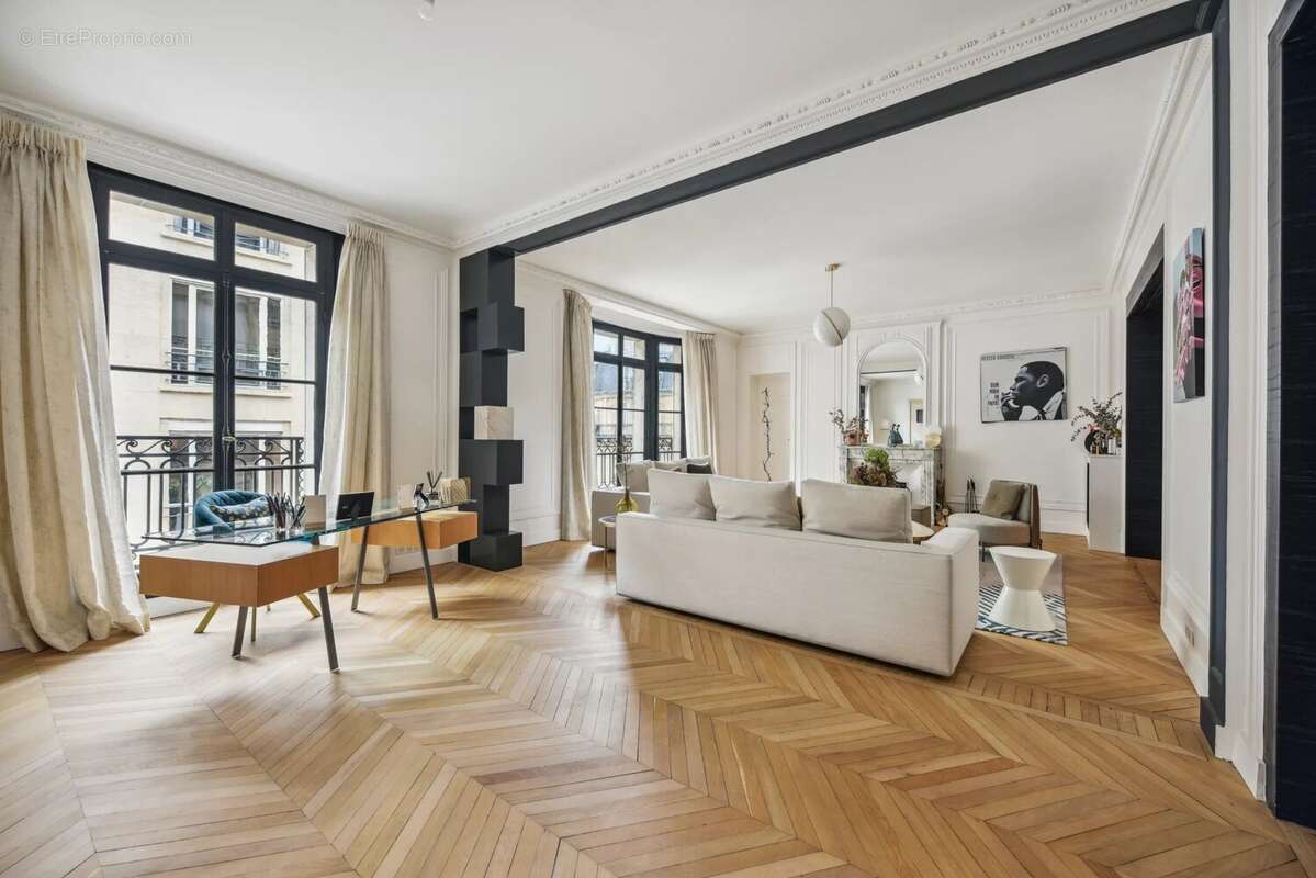 Appartement à PARIS-16E