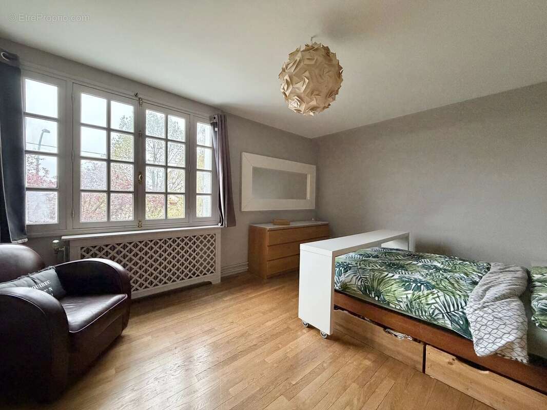 Maison à VERRIERES-LE-BUISSON