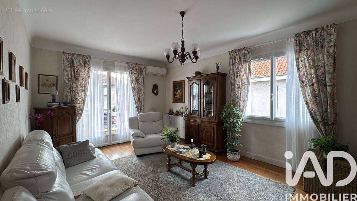 Photo 1 - Maison à CHATELLERAULT